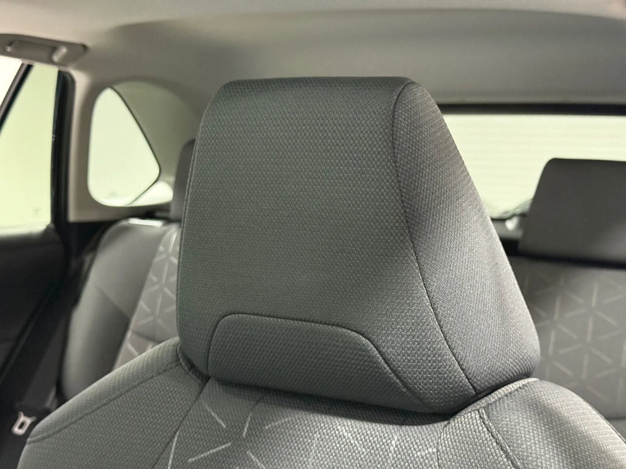 Used 2022 Toyota RAV4 XLE w/ Convenience Package image 18