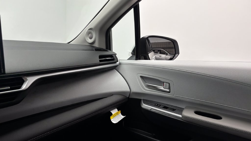 Certified 2026 Toyota Sienna XLE FWD image 27