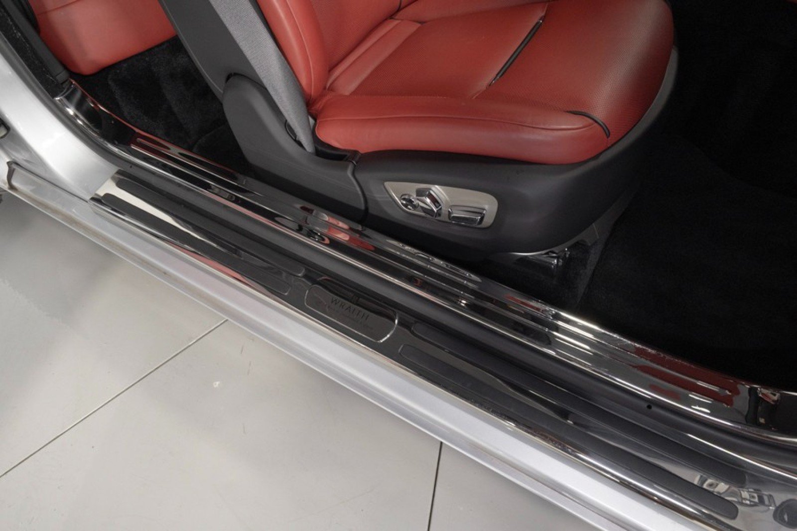 Used 2016 Rolls-Royce Wraith RWD image 49