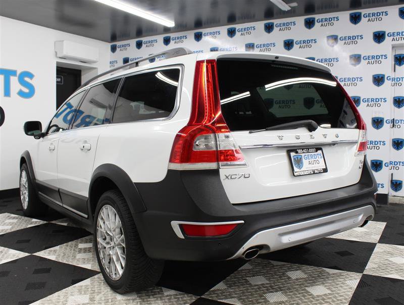 Used 2014 Volvo XC70 T6 w/ Climate Package image 2