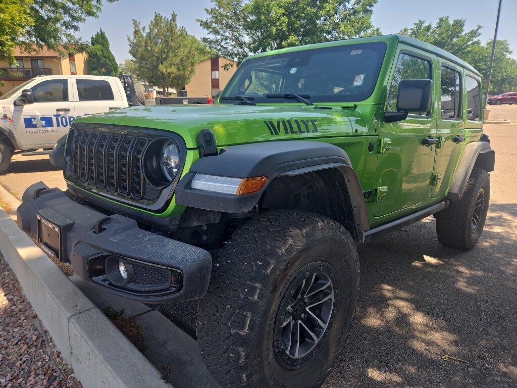 Used 2025 Jeep Wrangler Willys AWD/4WD image 2