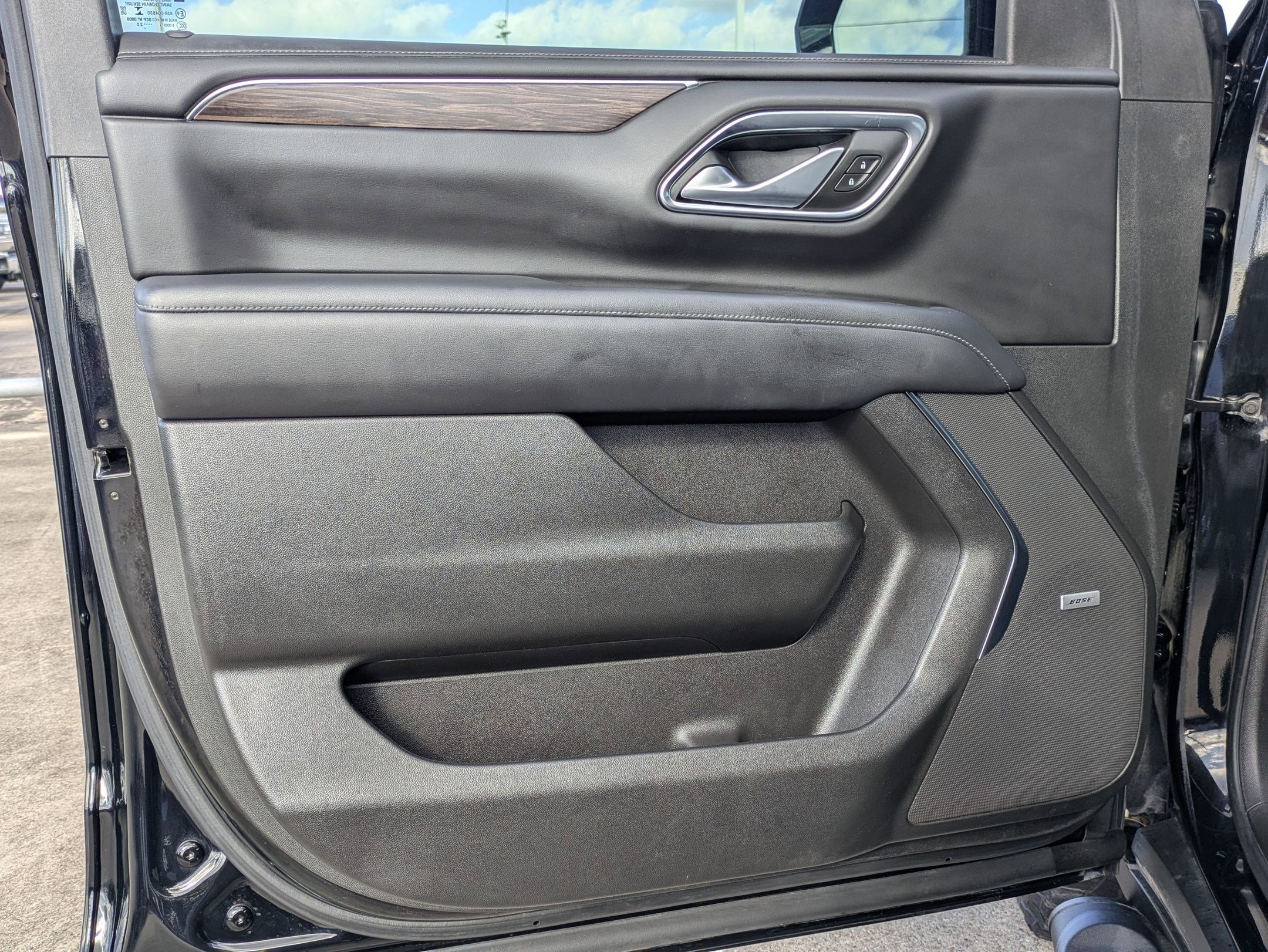 Used 2022 Chevrolet Tahoe Z71 w/ Luxury Package image 13