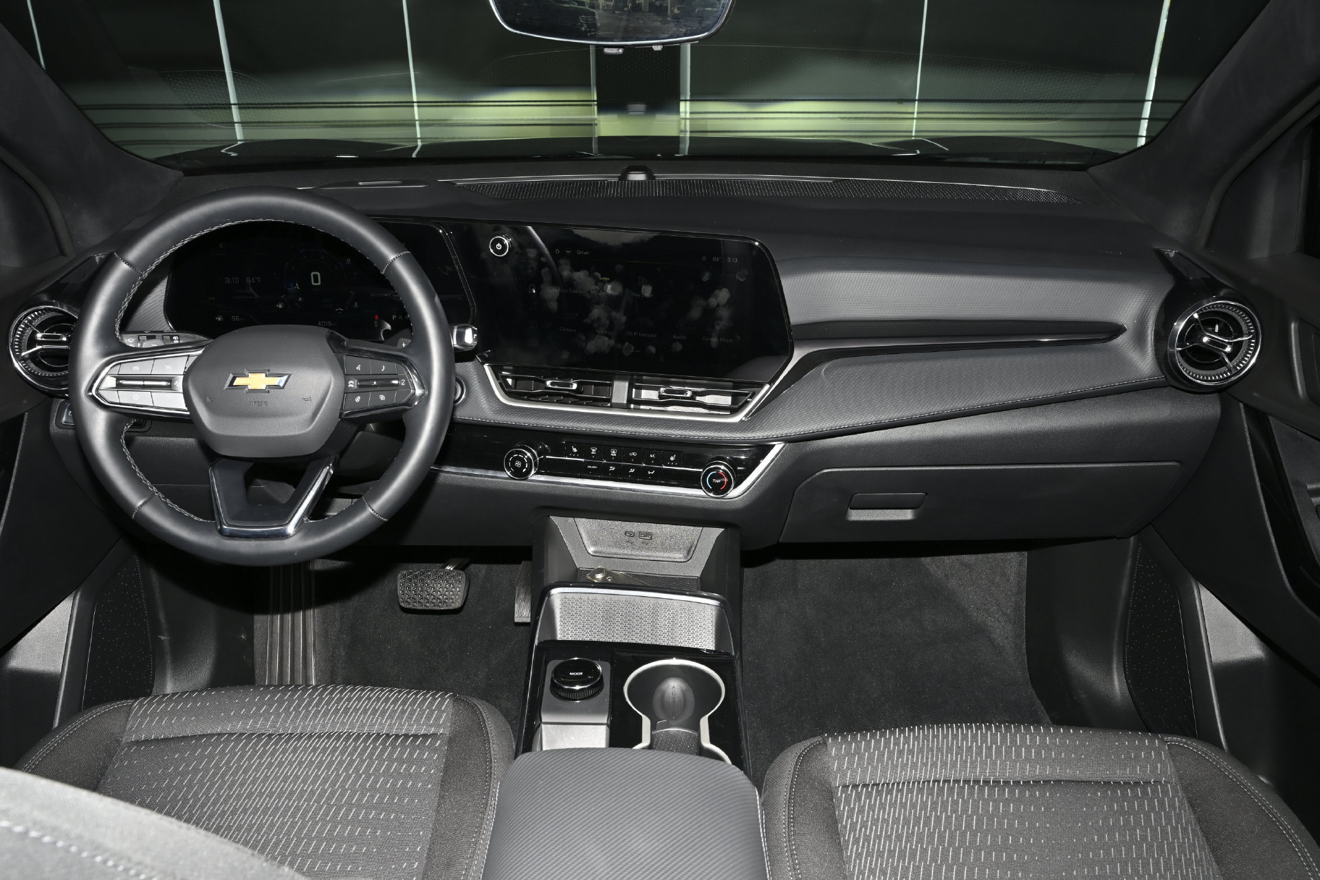 Used 2026 Chevrolet Equinox LT w/ Safety and Technology Package FWD image 15