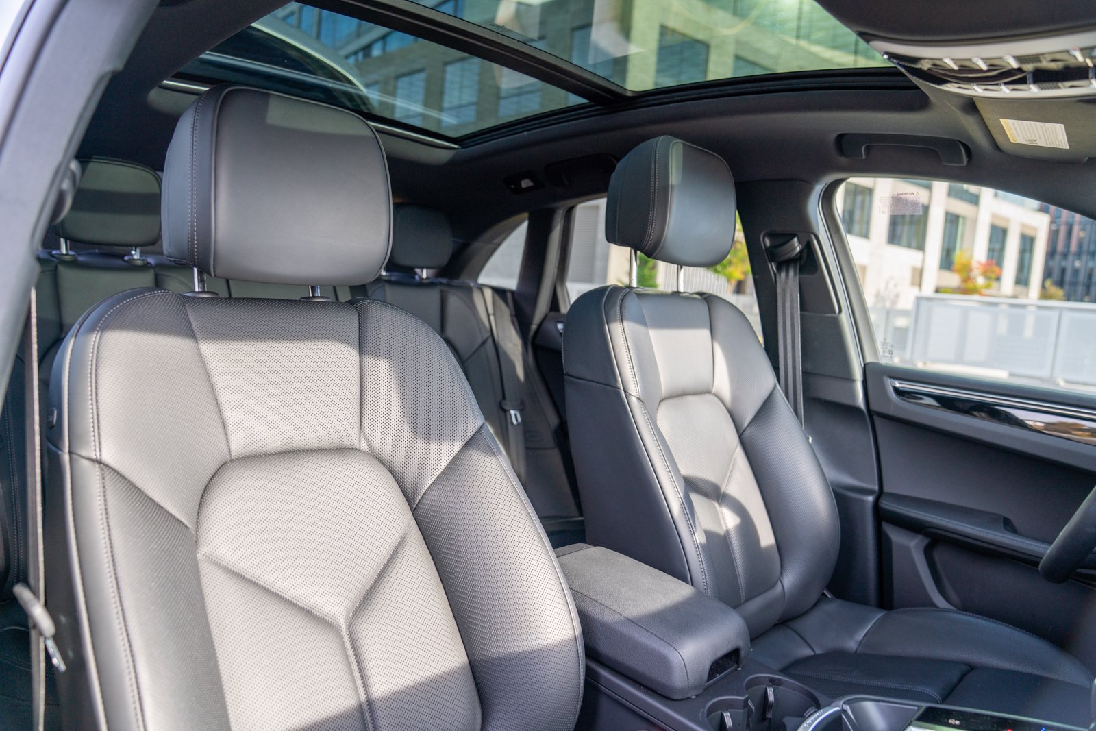 Certified 2026 Porsche Macan AWD/4WD image 25