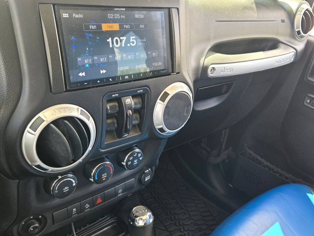 Used 2018 Jeep Wrangler Unlimited Sahara AWD/4WD image 21