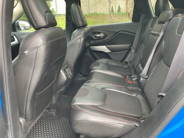 Used 2018 Jeep Cherokee Trailhawk w/ Comfort & Convenience Group AWD/4WD image 21