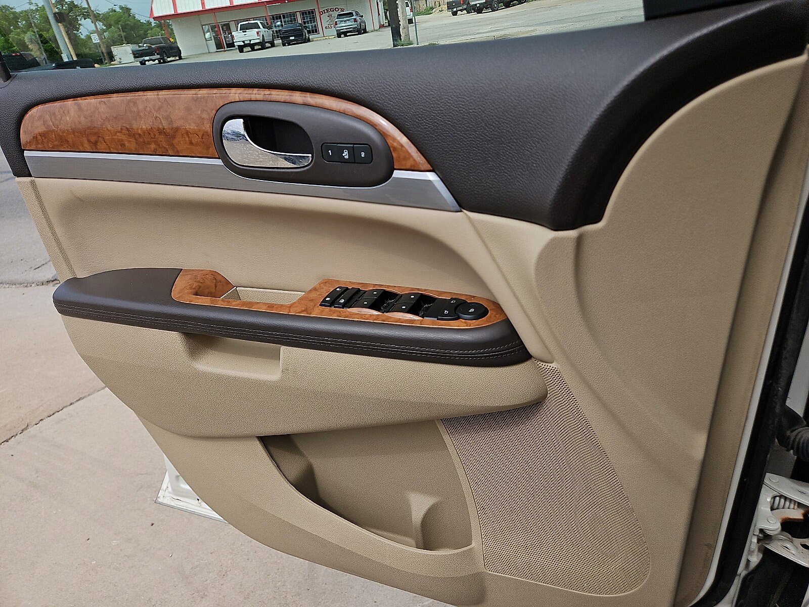 Used 2012 Buick Enclave Leather w/ LPO, Cargo Convenience Pkg FWD image 8