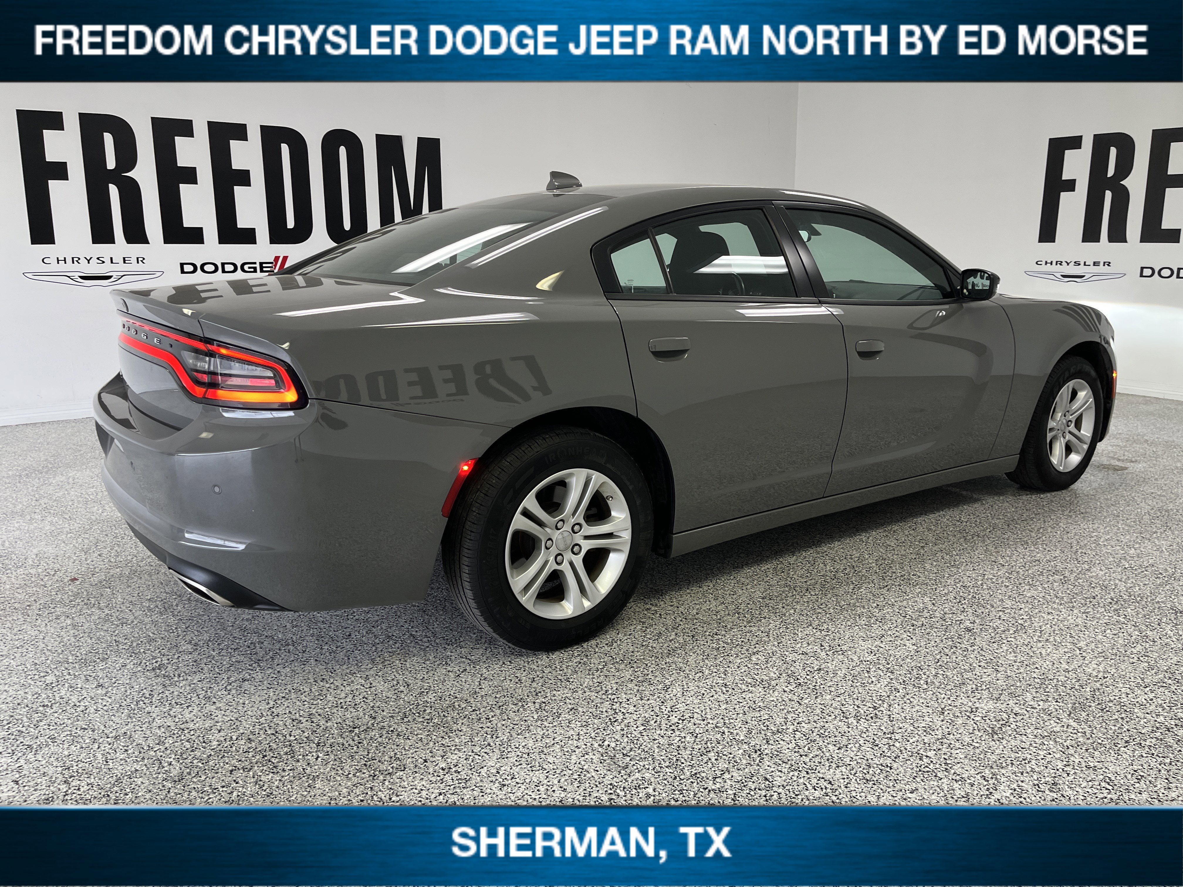Used 2023 Dodge Charger SXT image 4