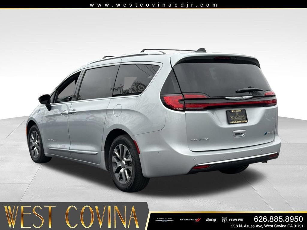 Used 2023 Chrysler Pacifica Pinnacle FWD image 8