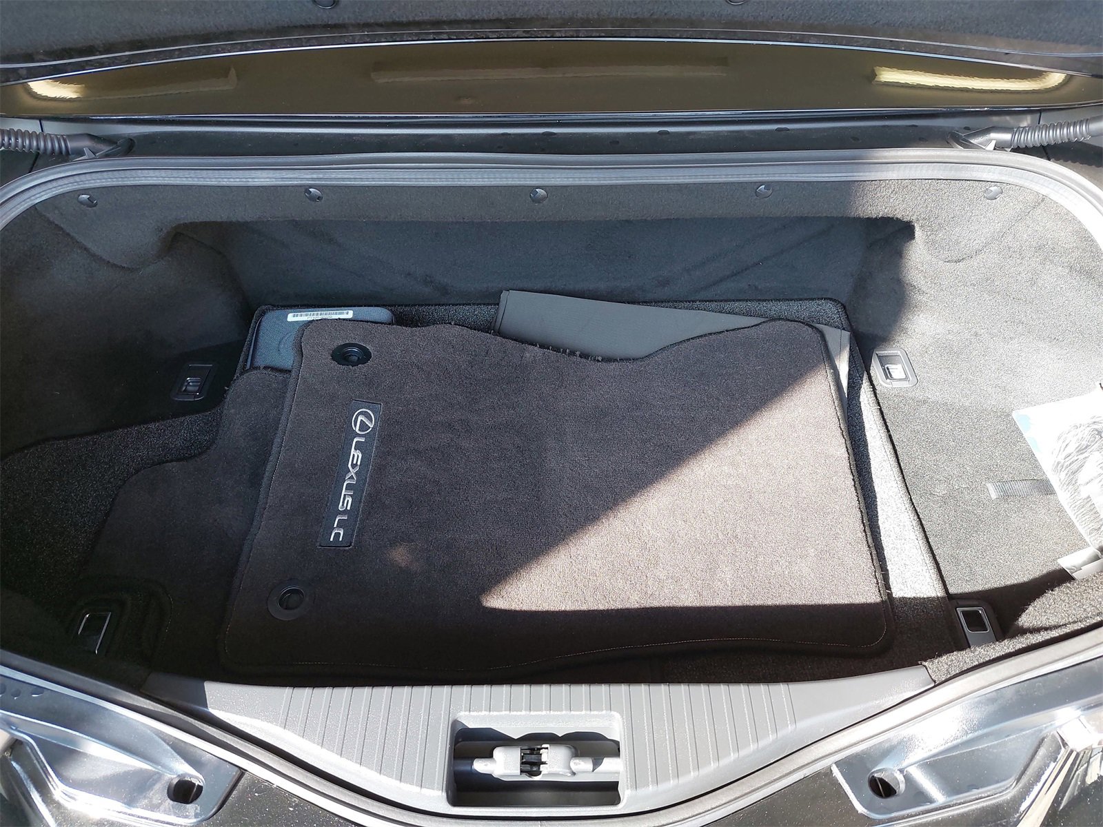 Used 2023 Lexus LC 500 Convertible image 12