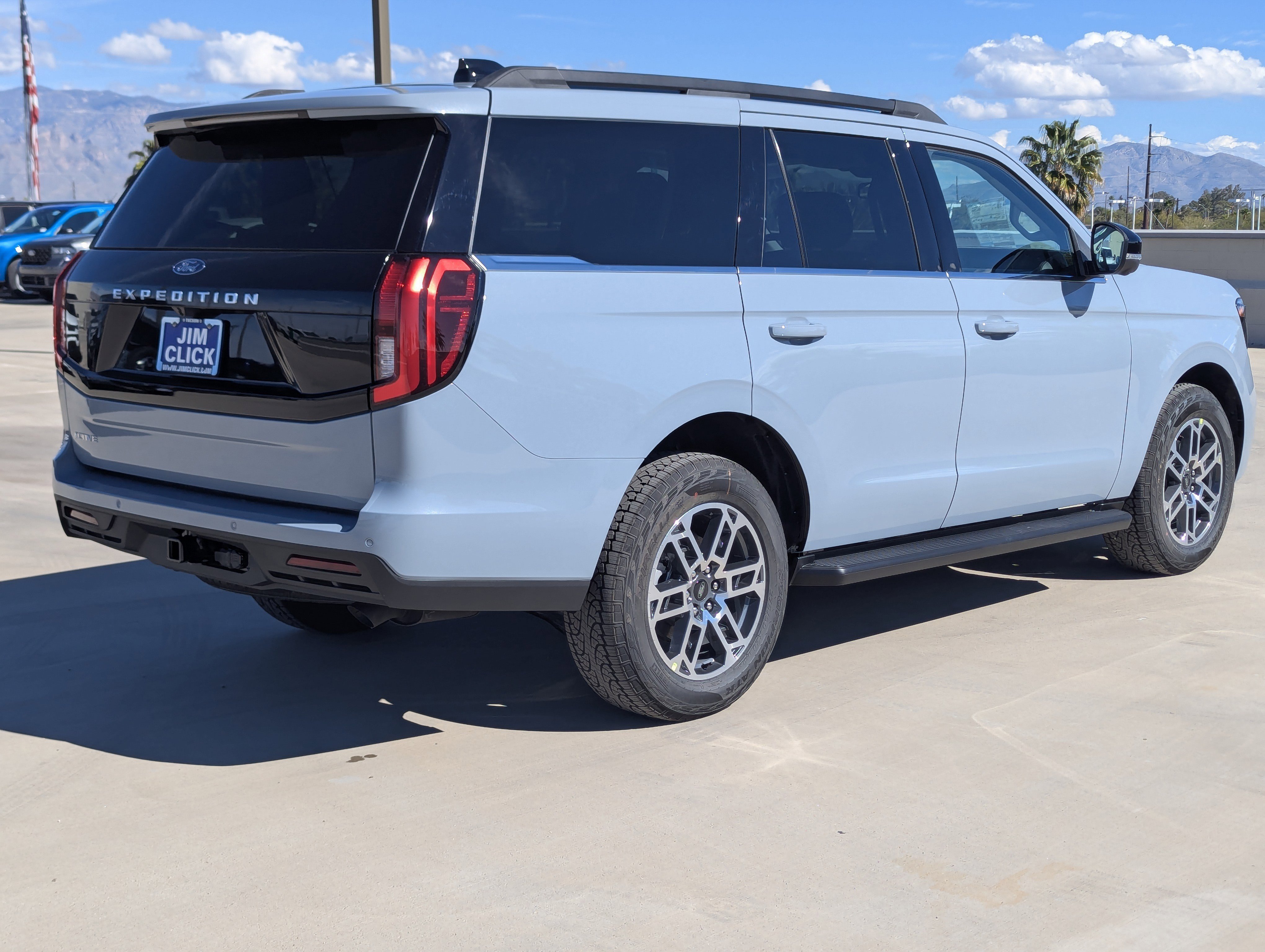 New 2026 Ford Expedition Active image 2