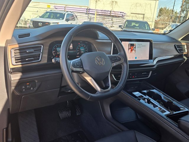 Used 2024 Volkswagen Atlas SE image 15