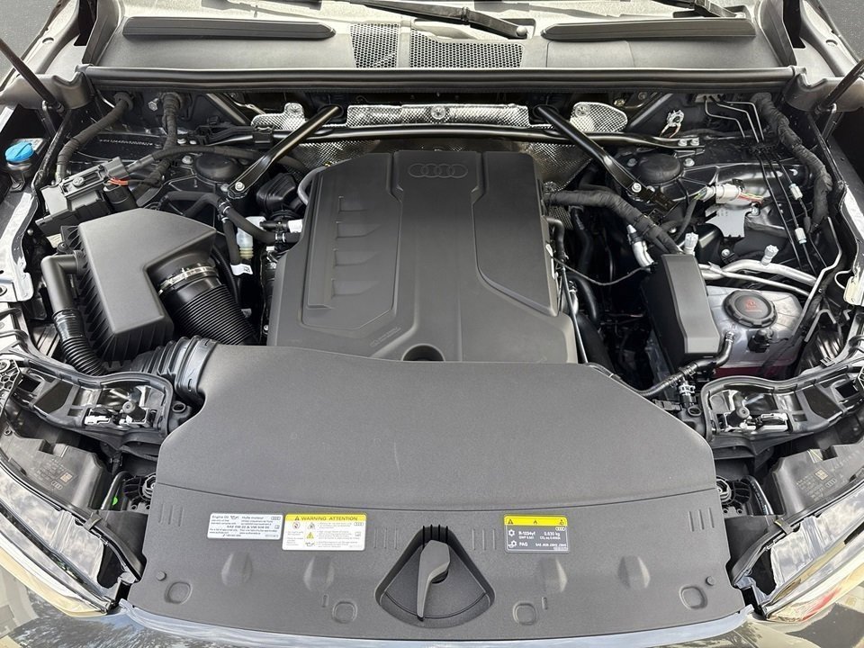 Certified 2025 Audi Q5 2.0T Premium Plus w/ Premium Plus image 9