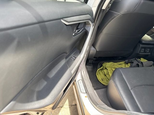 Used 2020 Toyota RAV4 XLE Premium FWD image 26