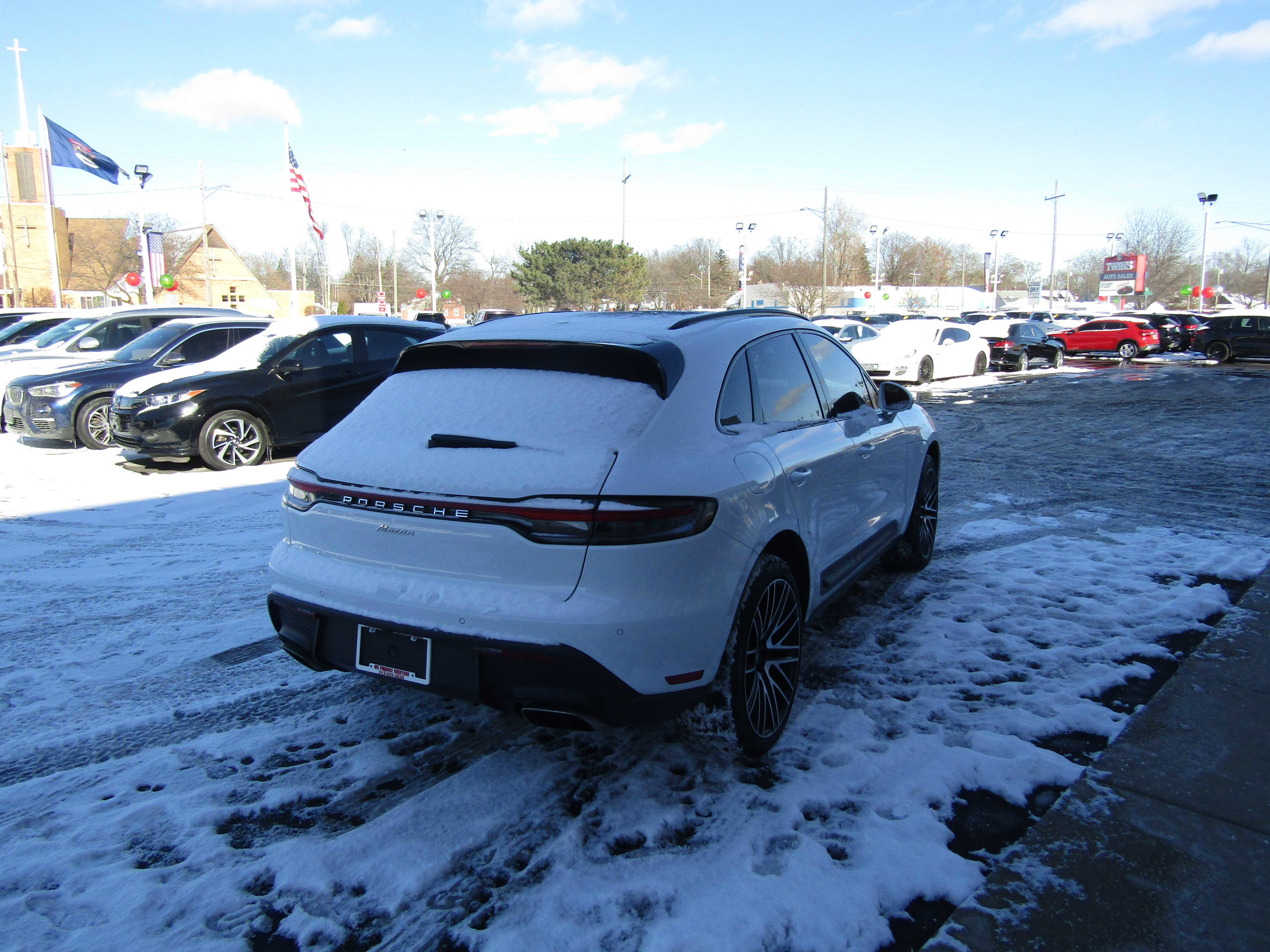 Used 2022 Porsche Macan AWD/4WD image 4