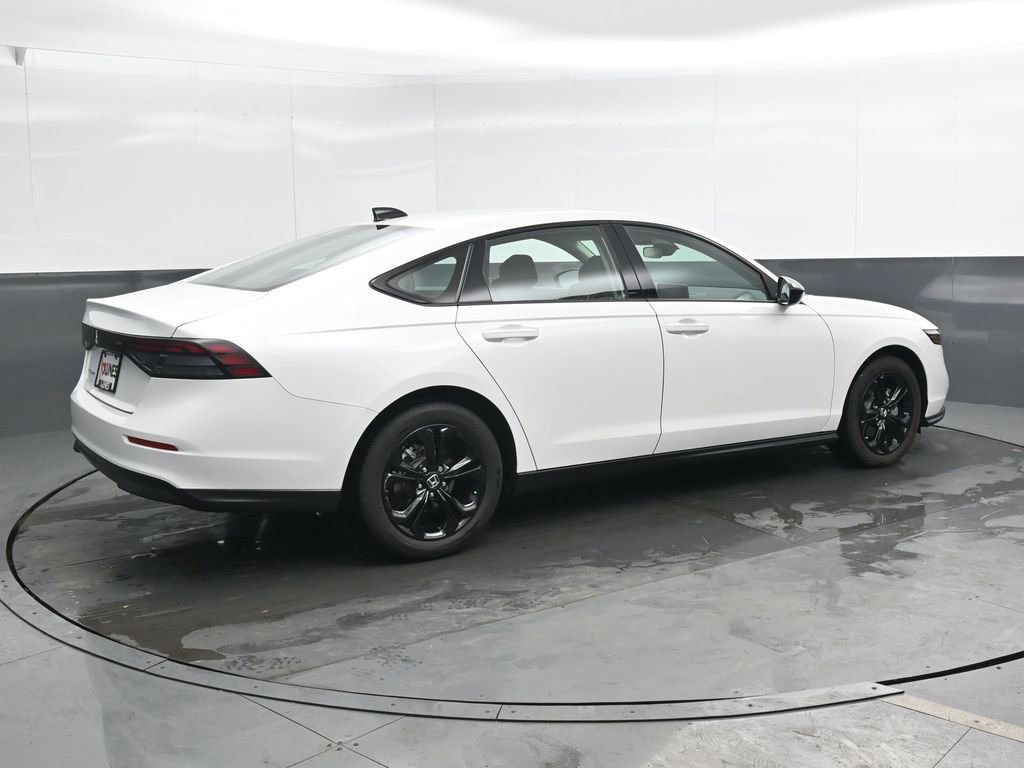 Used 2025 Honda Accord SE image 2