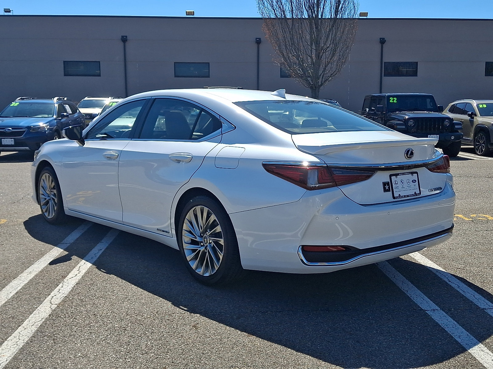 Used 2019 Lexus ES 300h w/ Luxury Package image 4