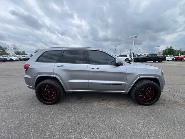 Used 2019 Jeep Grand Cherokee Altitude AWD/4WD image 4