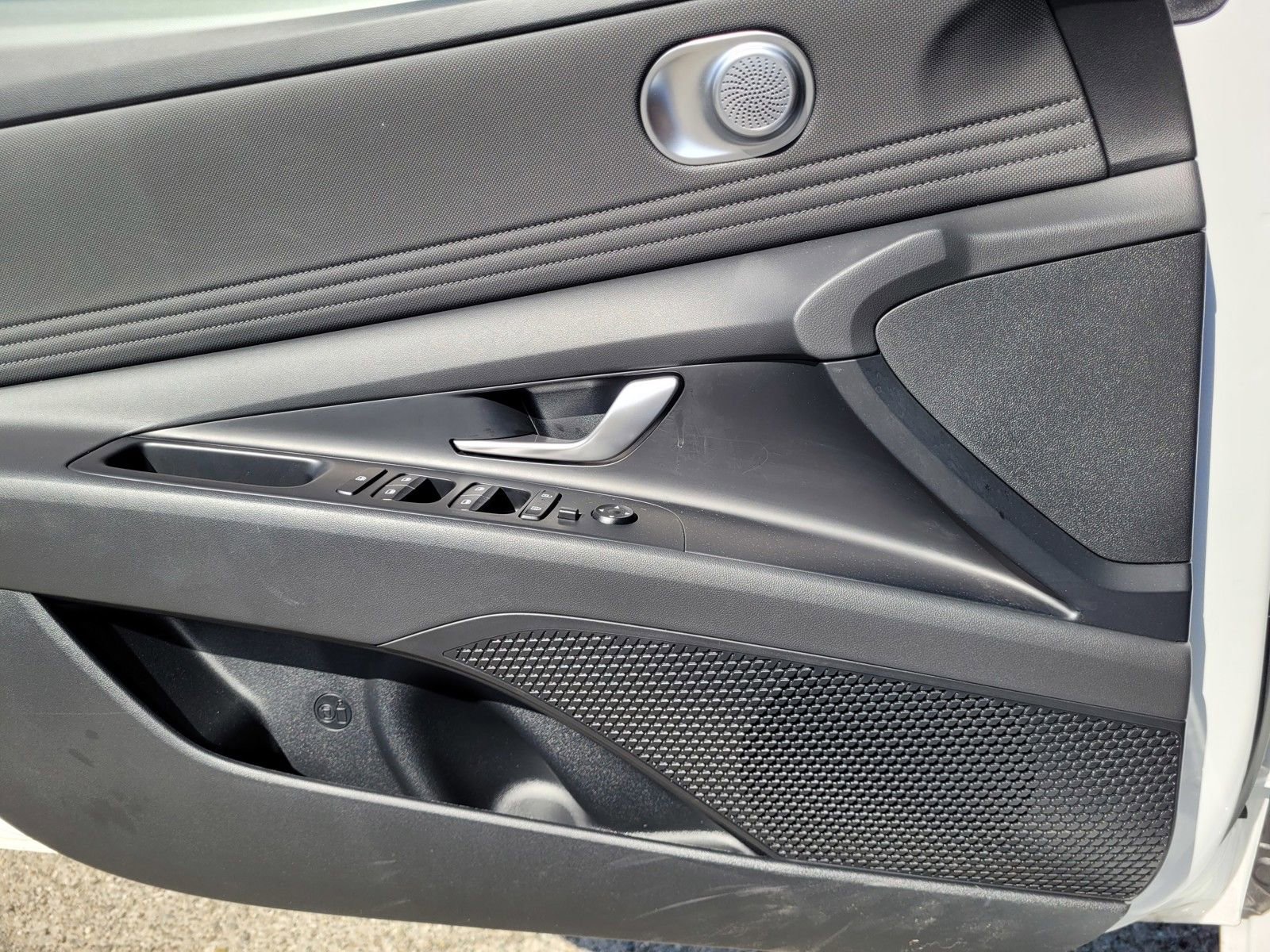 Certified 2025 Hyundai Elantra SEL image 22