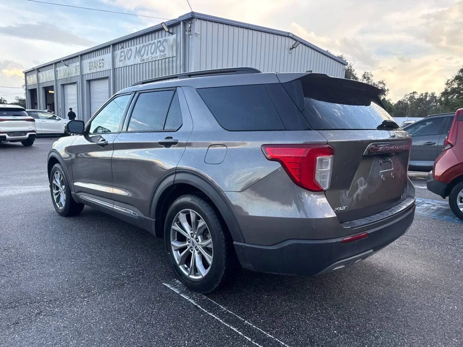 Used 2021 Ford Explorer XLT w/ Equipment Group 202A RWD image 12