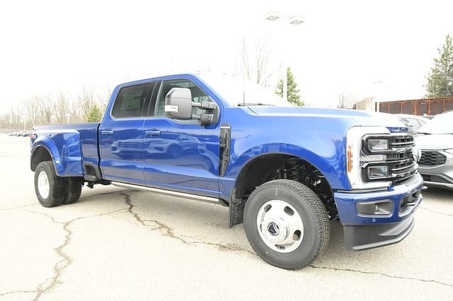 New 2026 Ford F350 Platinum w/ FX4 Off-Road Package