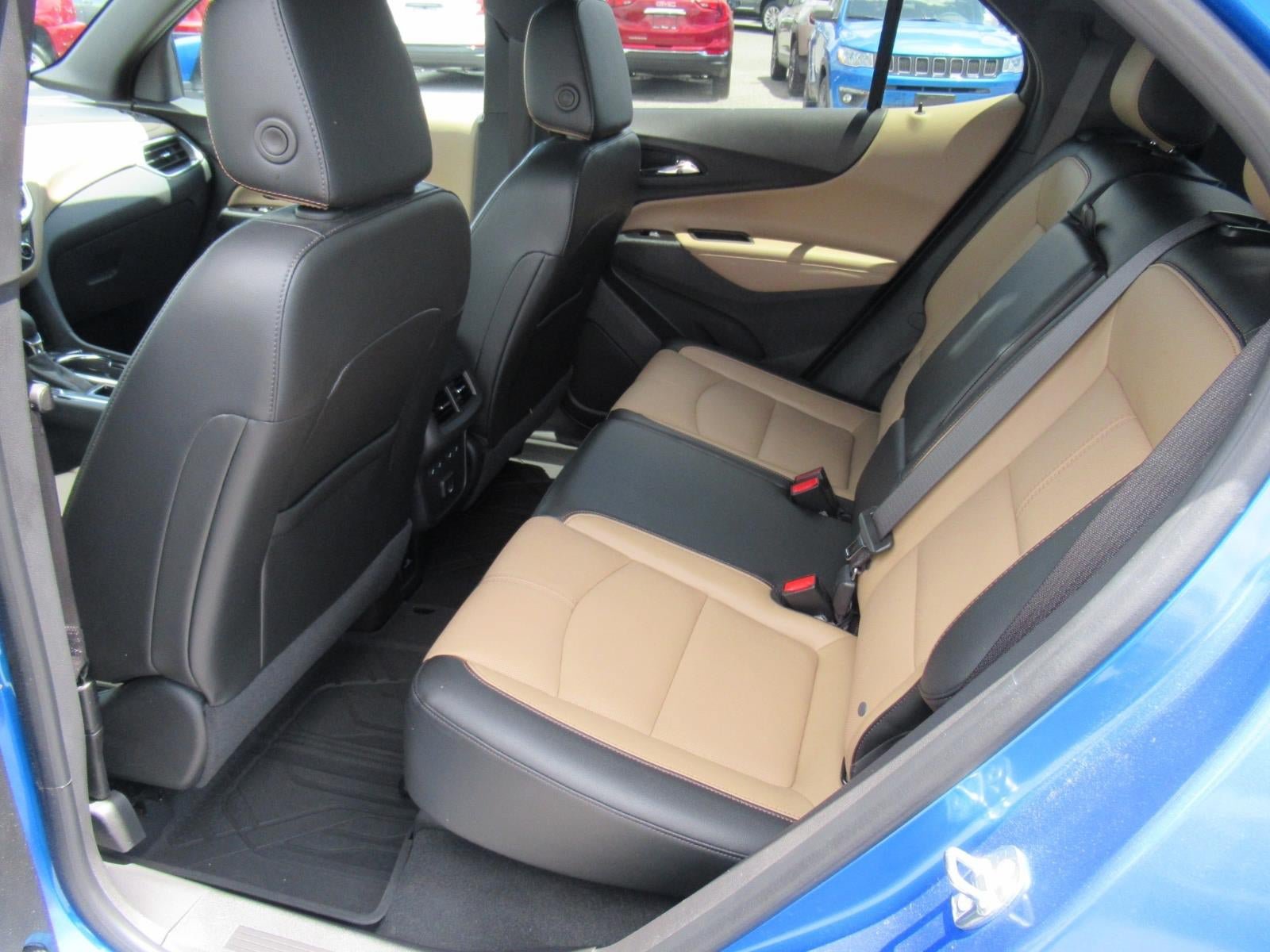 Used 2024 Chevrolet Equinox Premier FWD image 32