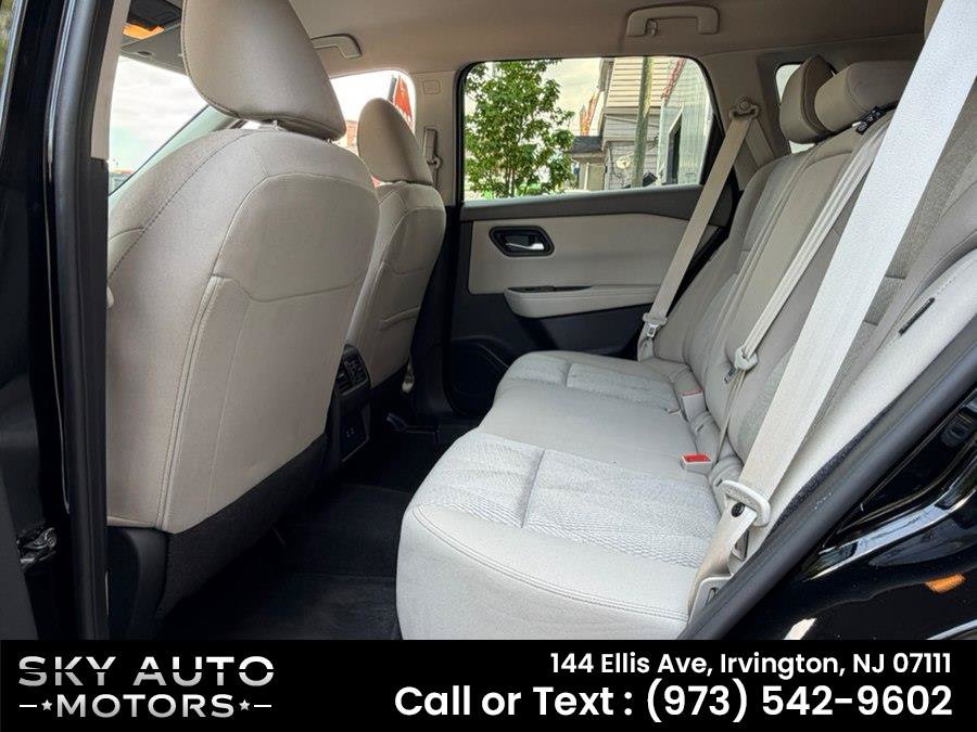 Used 2025 Nissan Rogue SV AWD/4WD image 14
