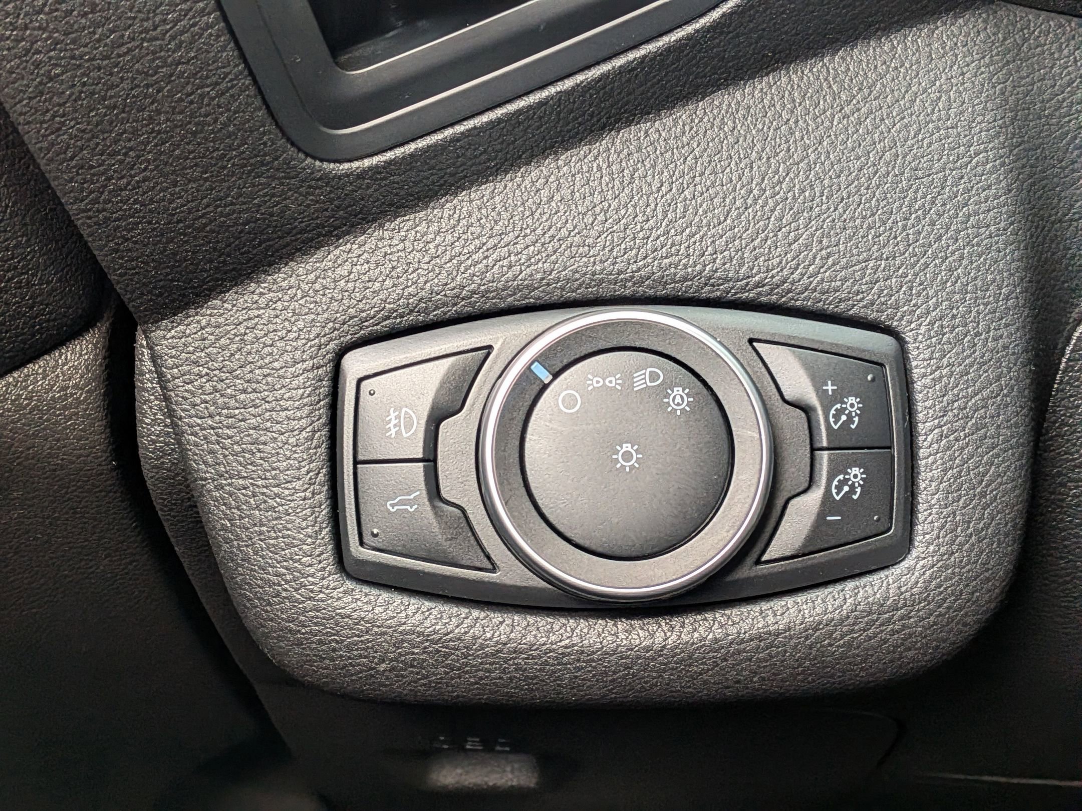 Used 2017 Ford Escape SE w/ Equipment Group 201A image 18