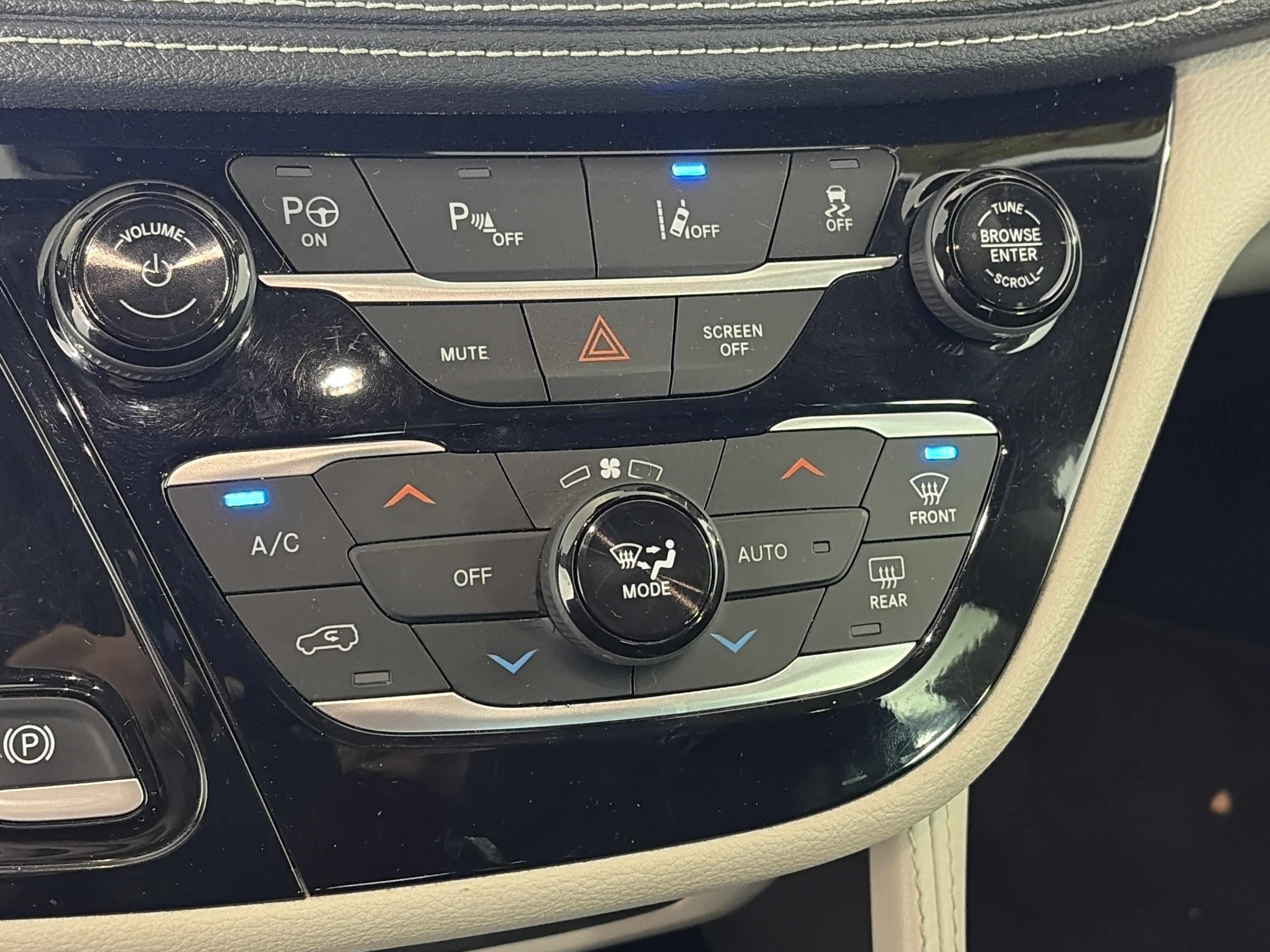 Used 2022 Chrysler Pacifica Limited image 25