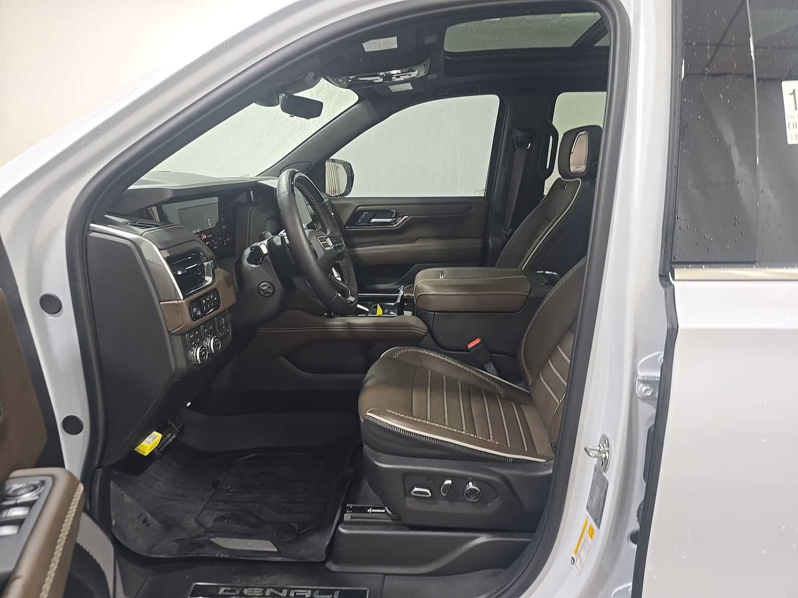 Certified 2026 GMC Yukon Denali Ultimate AWD/4WD image 2