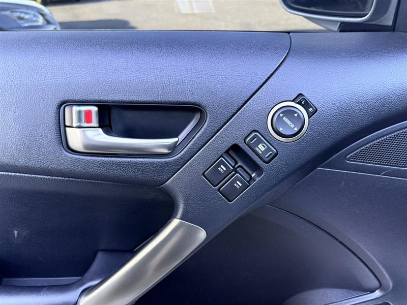Used 2014 Hyundai Genesis 3.8 RWD image 15