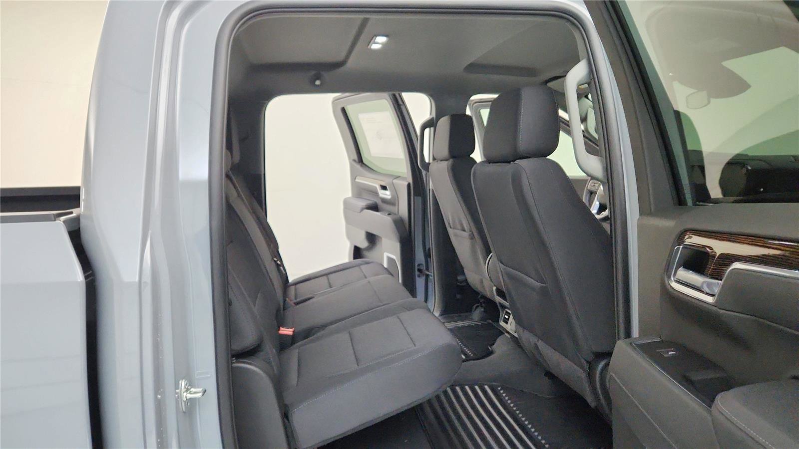 Used 2025 GMC Sierra 1500 SLE image 29