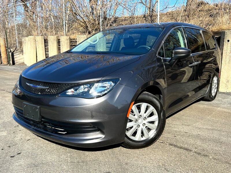 Used 2020 Chrysler Voyager L image 7
