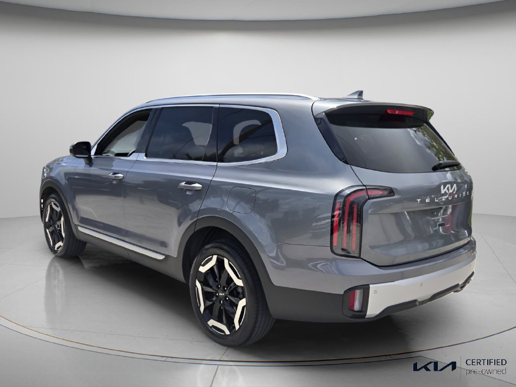Certified 2023 Kia Telluride EX w/ EX Captain's Chair Package FWD image 8