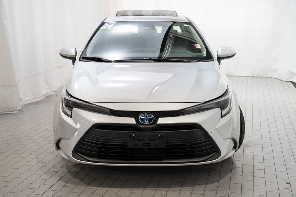 Used 2024 Toyota Corolla LE w/ LE Convenience Package image 2