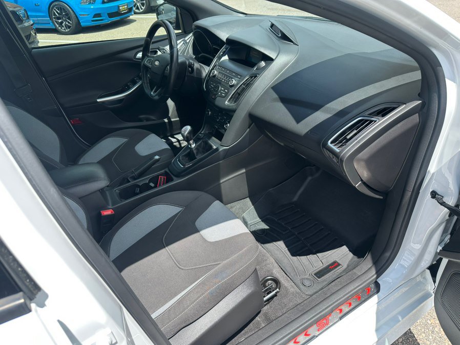 Used 2018 Ford Focus ST FWD image 13