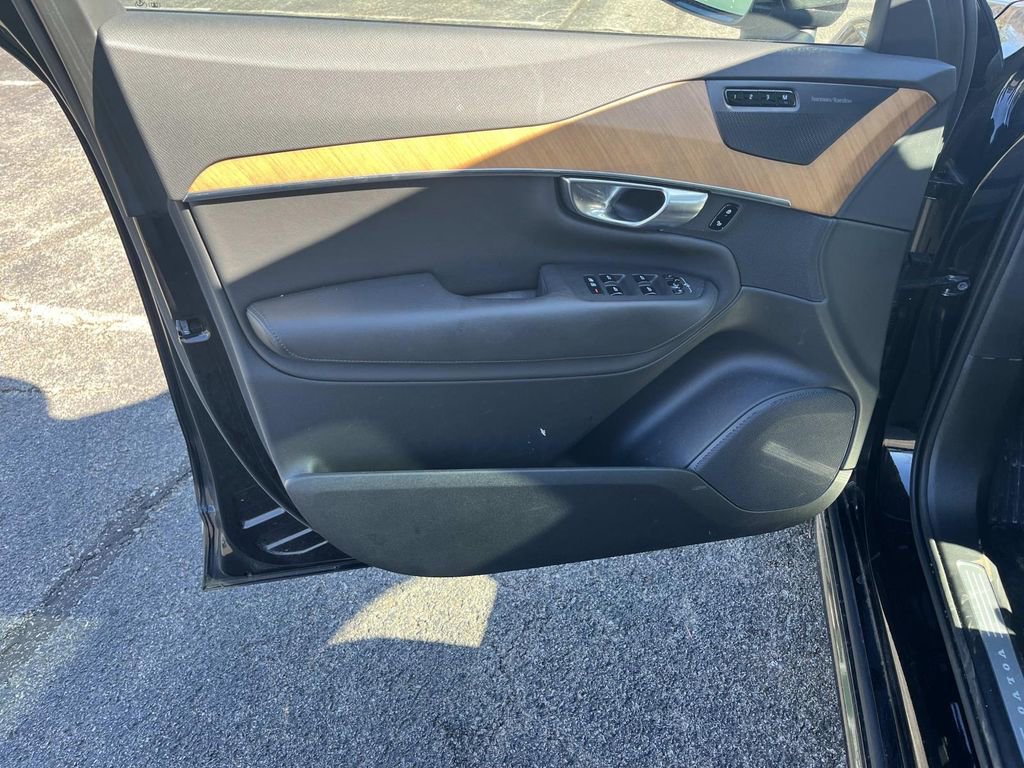 Used 2023 Volvo XC90 B6 Plus image 20