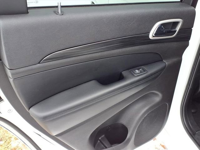 Used 2020 Jeep Grand Cherokee Altitude image 12