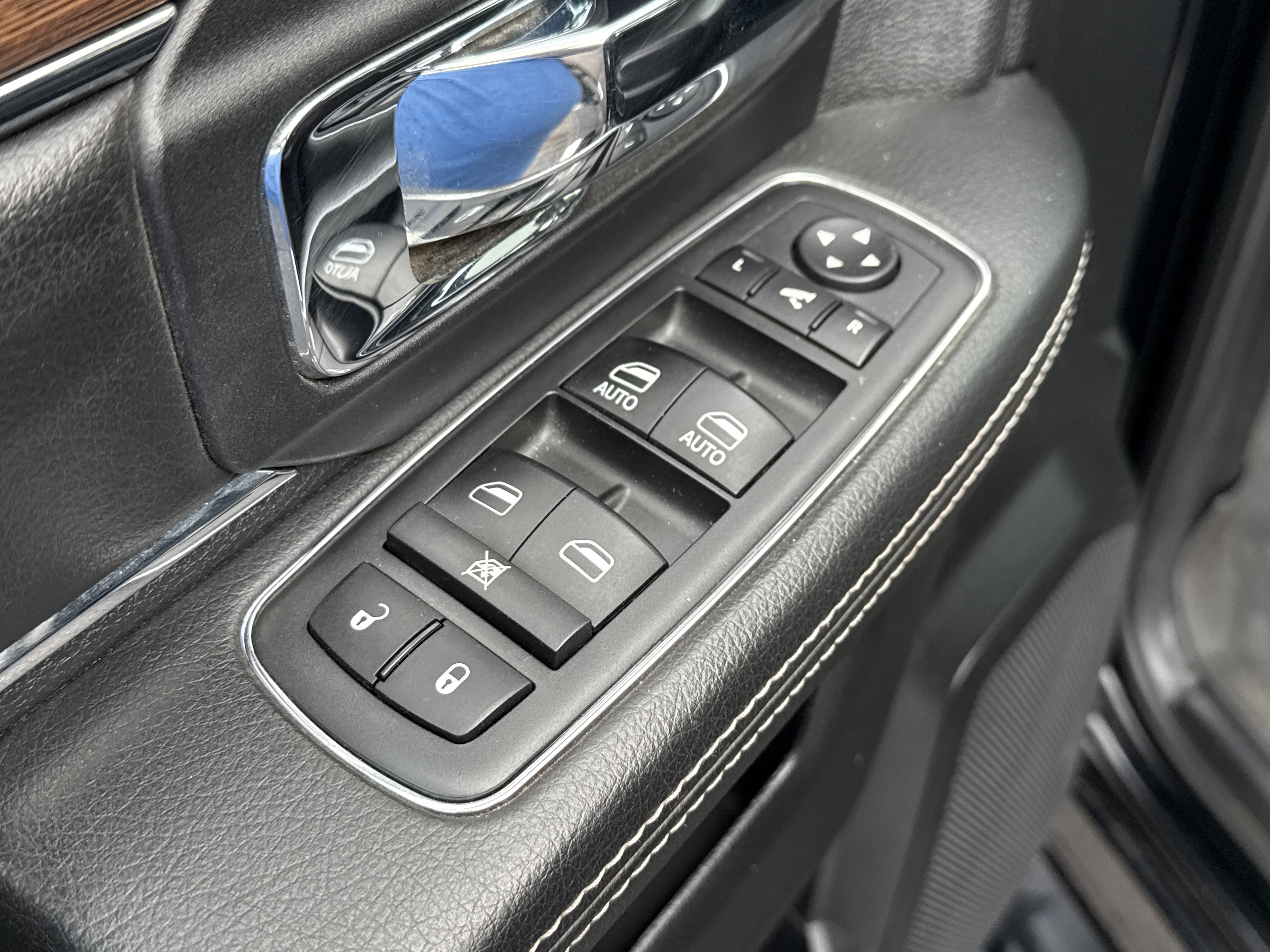 Used 2014 RAM 1500 Laramie AWD/4WD image 17