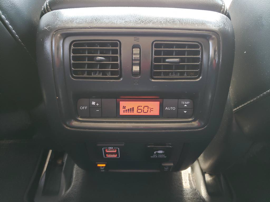 Used 2018 Nissan Pathfinder SL AWD/4WD image 16