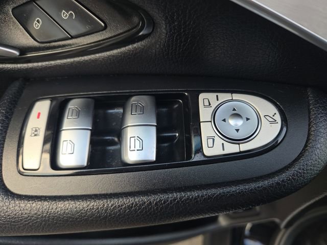 Used 2019 Mercedes-Benz GLC 350e 4MATIC image 17