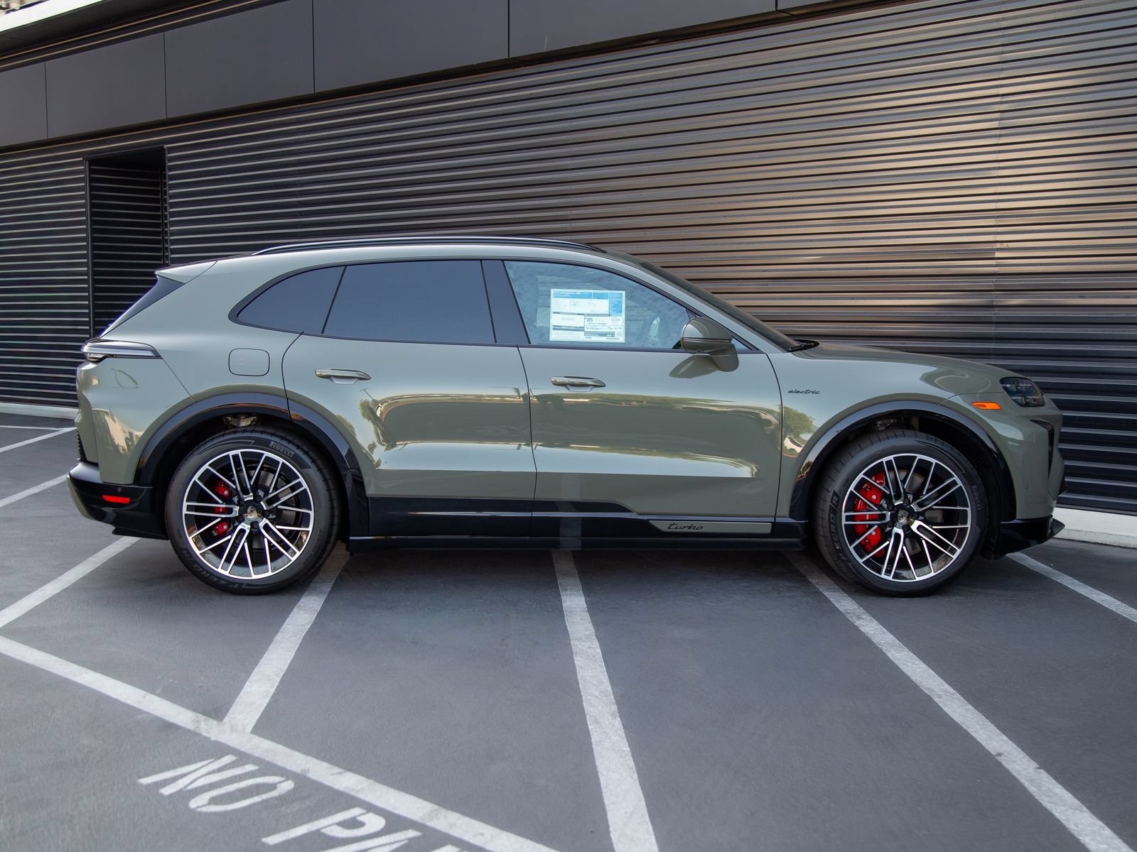 New 2026 Porsche Cayenne Turbo AWD/4WD image 8