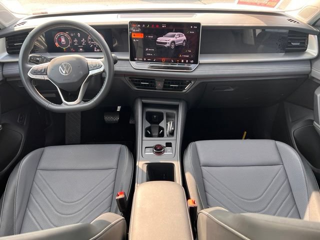 Used 2026 Volkswagen Tiguan SE AWD/4WD image 11