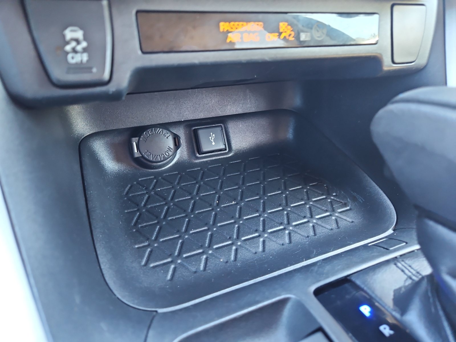 Used 2020 Toyota RAV4 LE FWD image 19
