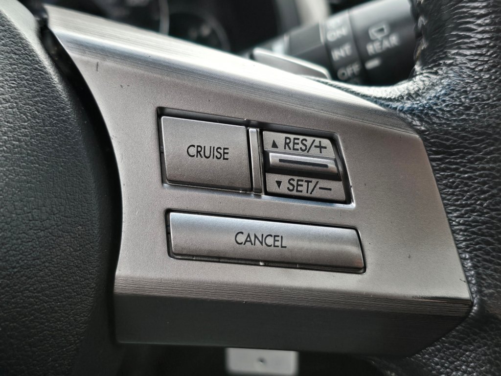 Used 2010 Subaru Outback 2.5i Premium AWD/4WD image 6