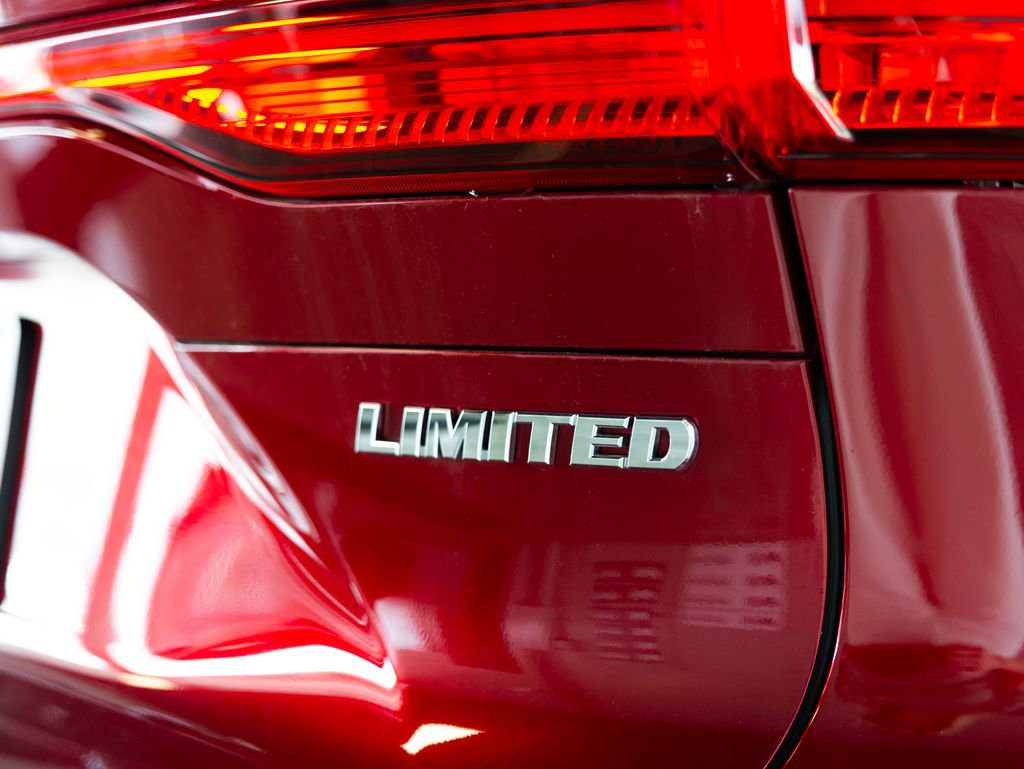 Used 2024 Toyota Venza Limited AWD/4WD image 8