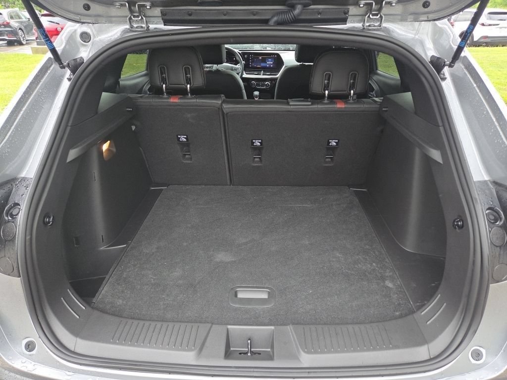 Used 2025 Chevrolet Trax RS w/ Sunroof Package FWD image 19