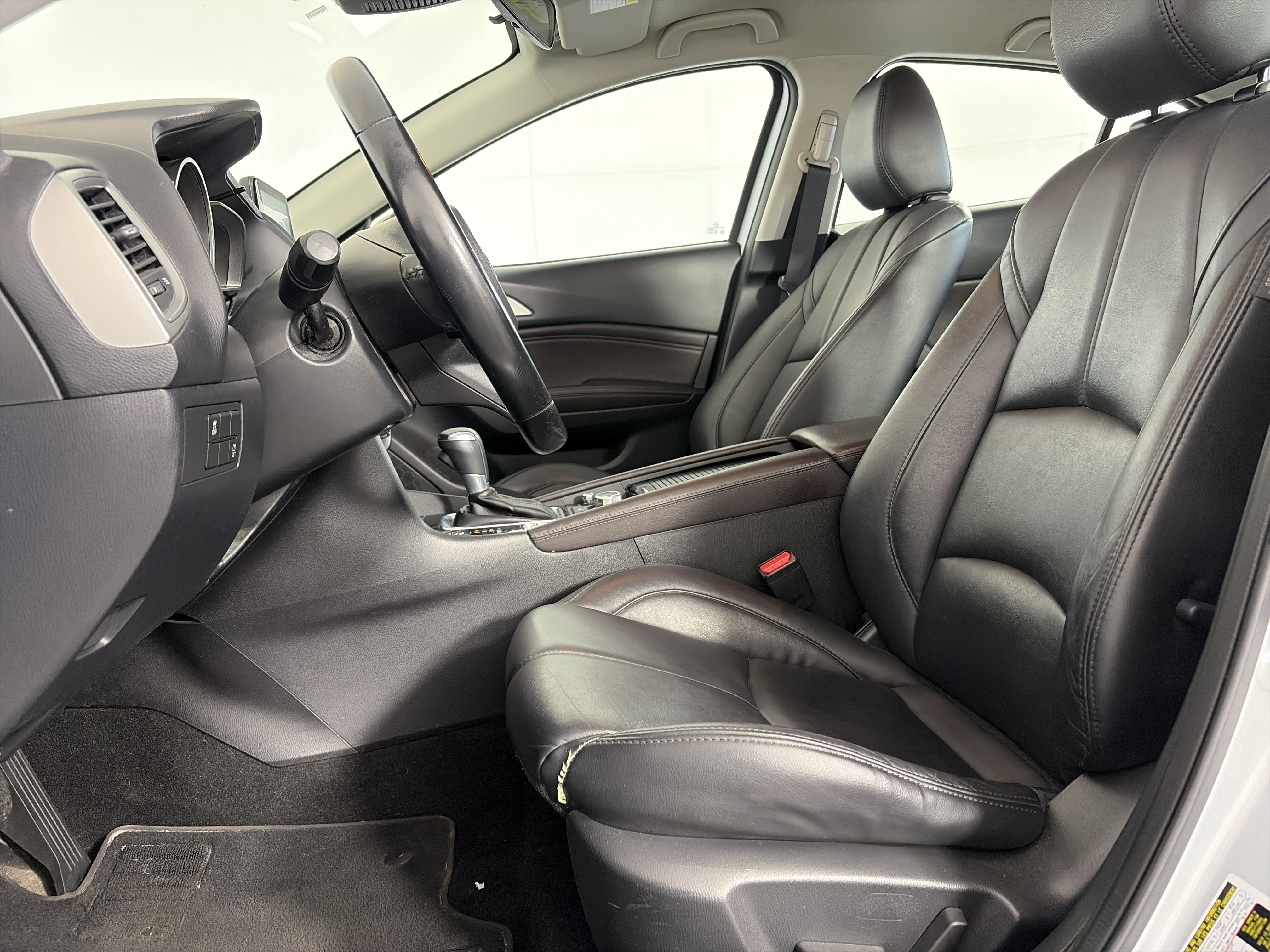Used 2018 MAZDA MAZDA3 Touring FWD image 6