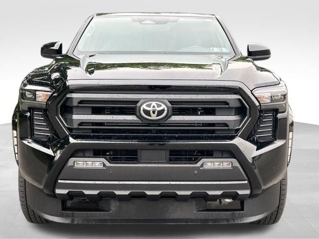Certified 2025 Toyota Tacoma SR5 AWD/4WD image 8