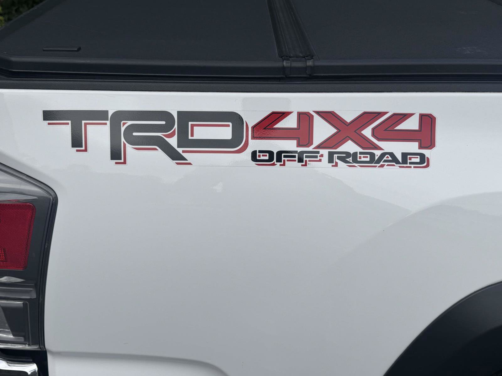 Certified 2023 Toyota Tacoma TRD Off-Road AWD/4WD image 11